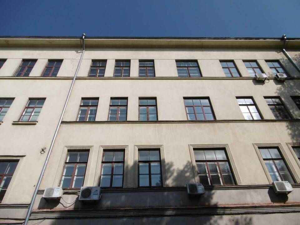 Architektūra: Inžinierių valdybos rūmai statyti pagal tipinį projektą, kuriam nusižengus pastatas išaugo vienu aukštu.