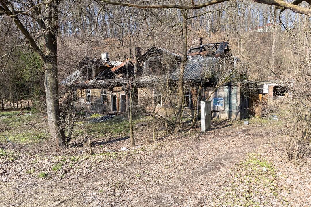 Gimdyvė su kūdikiu aptikti klaikioje benamių landynėje