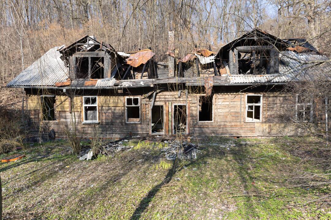 Gimdyvė su kūdikiu aptikti klaikioje benamių landynėje