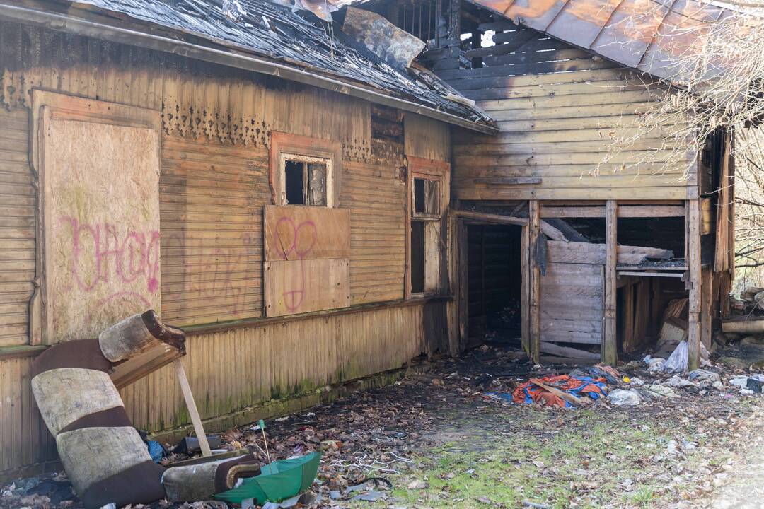 Gimdyvė su kūdikiu aptikti klaikioje benamių landynėje