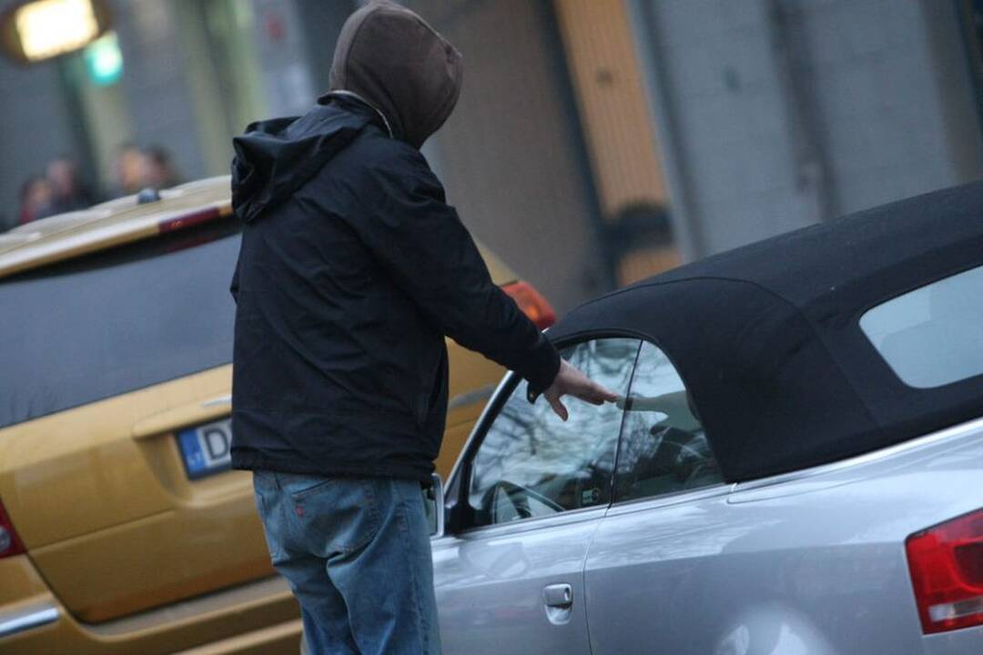 Kauniečiai, saugokite savo automobilius!