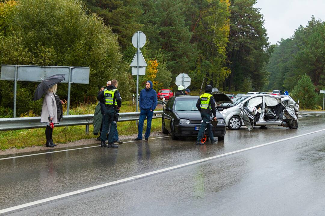 Autobuso ir dviejų lengvųjų automobilių avarija Kačerginėje