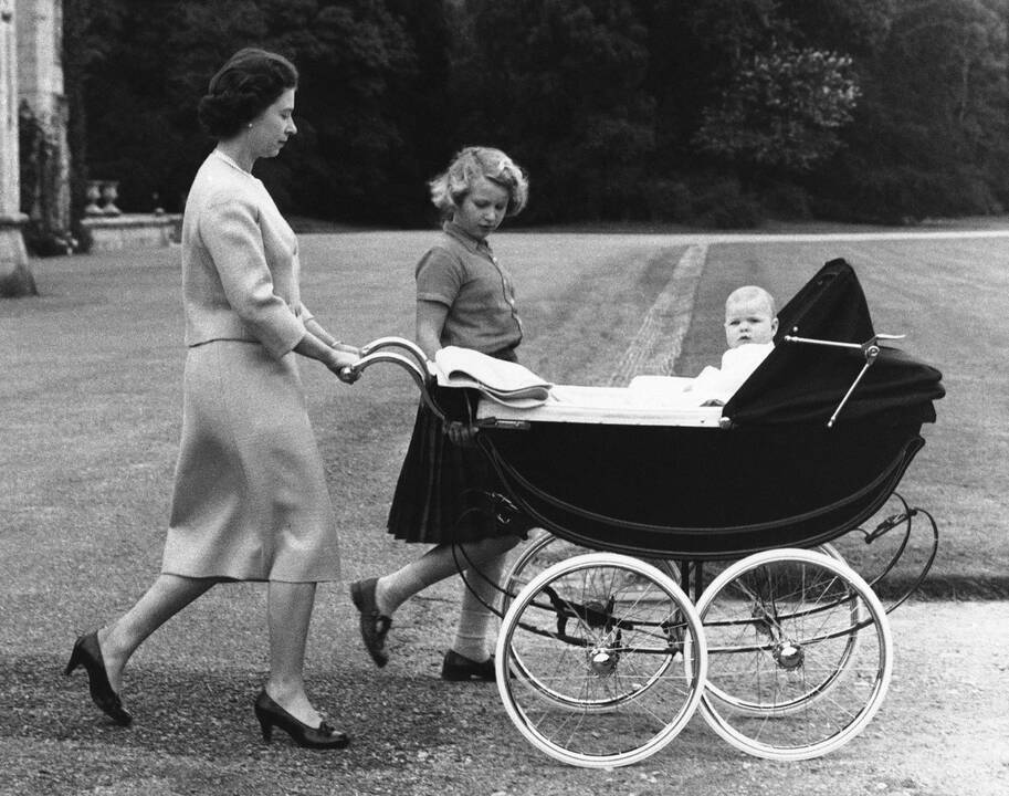 Elizabeth II: monarchės gyvenimo akimirkos