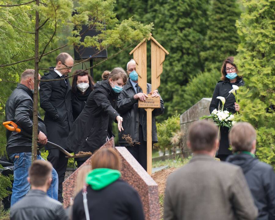 KTU gimnazijos įkūrėjas B. Burgis atgulė amžinojo poilsio