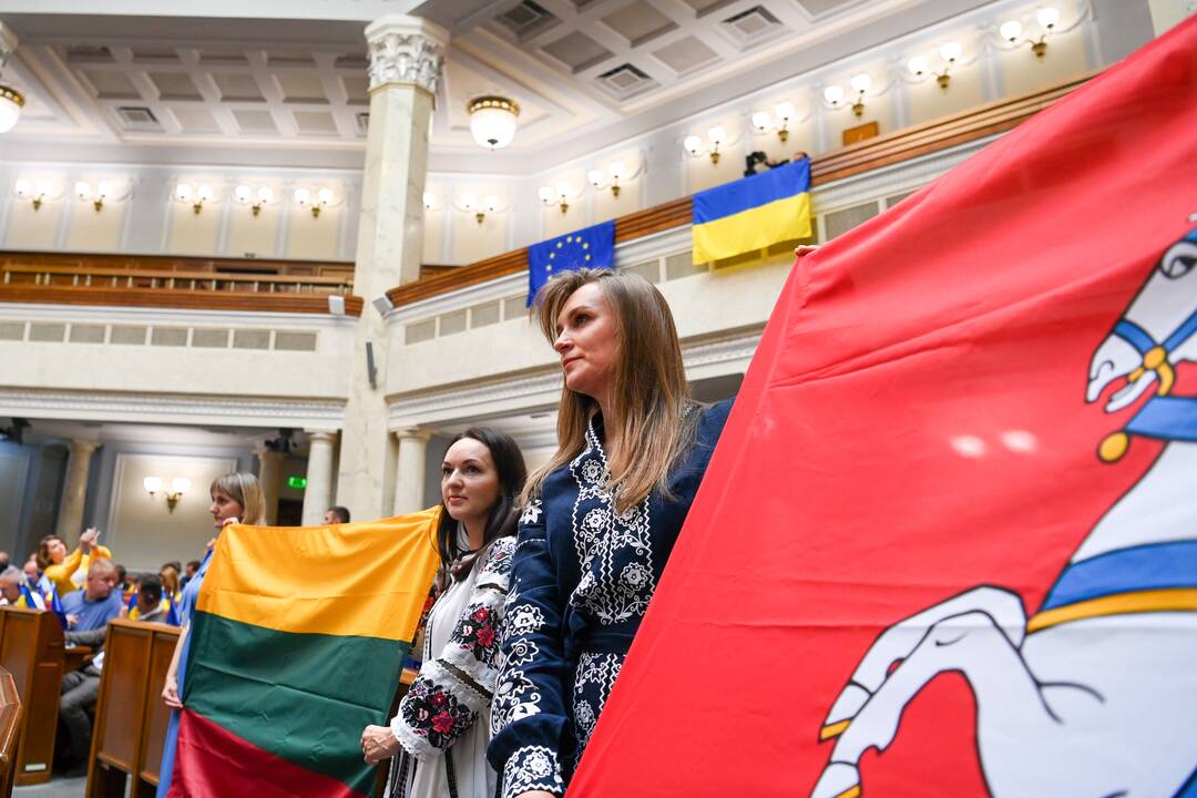 V. Zelenskiui įteiktas aukščiausias Lietuvos valstybės apdovanojimas