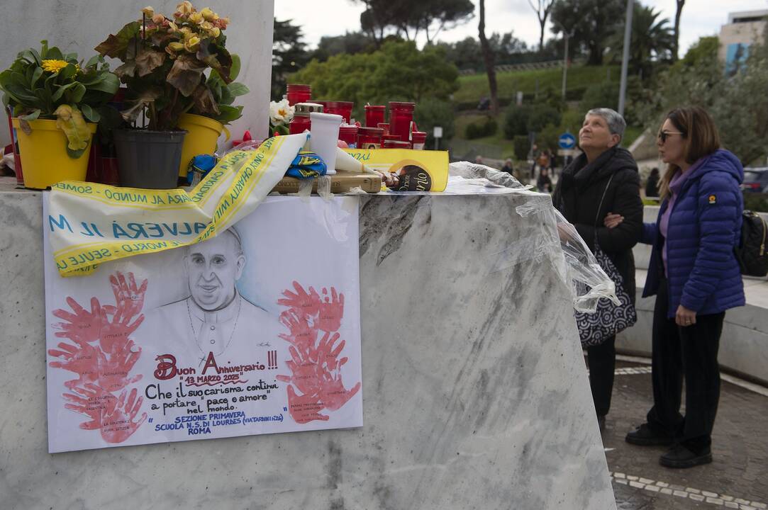 Naujausia žinia iš ligoninėje esančio popiežiaus