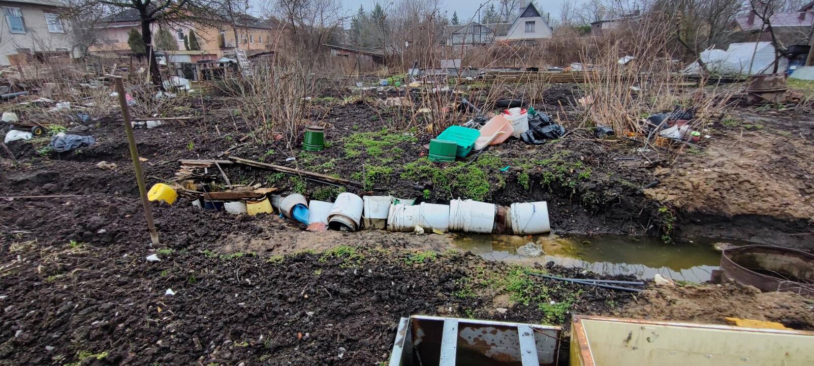 Aplinka: Topolių g. namo gyventojai nesijaučia saugūs ir ramūs. 