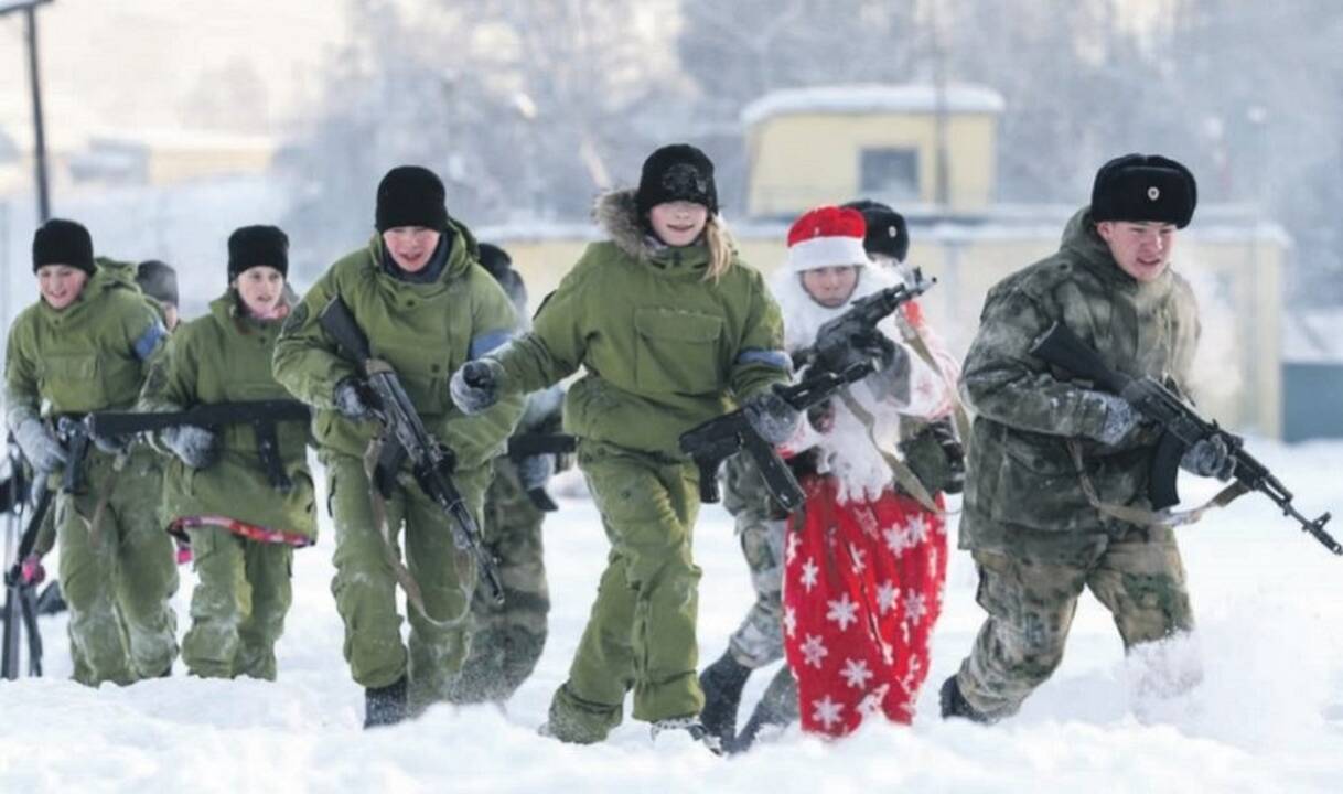 Kryptis: patriotinis auklėjimas Rusijoje tampa nebeatsiejamas nuo militaristinio mokymo.