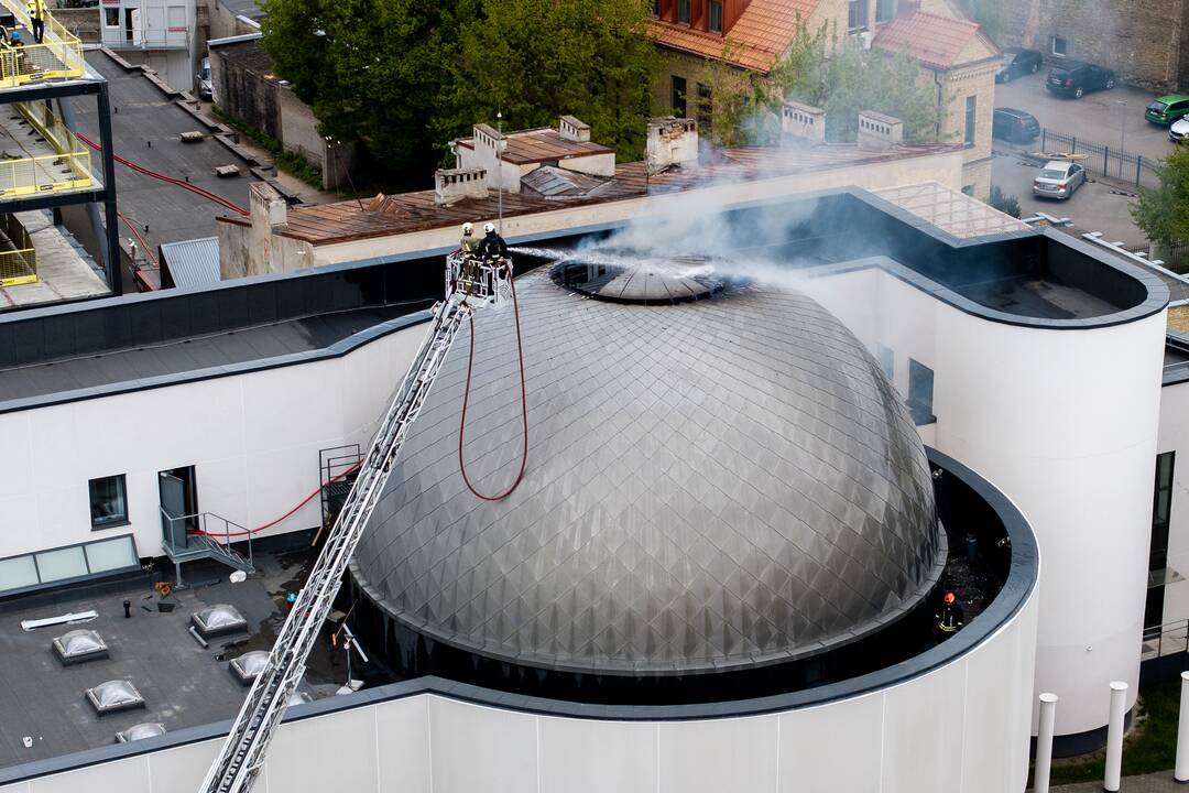 Vilniuje užsiliepsnojo planetariumo stogas