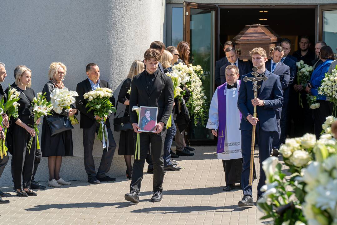 Amžinojo poilsio išlydima M. Sabonienė