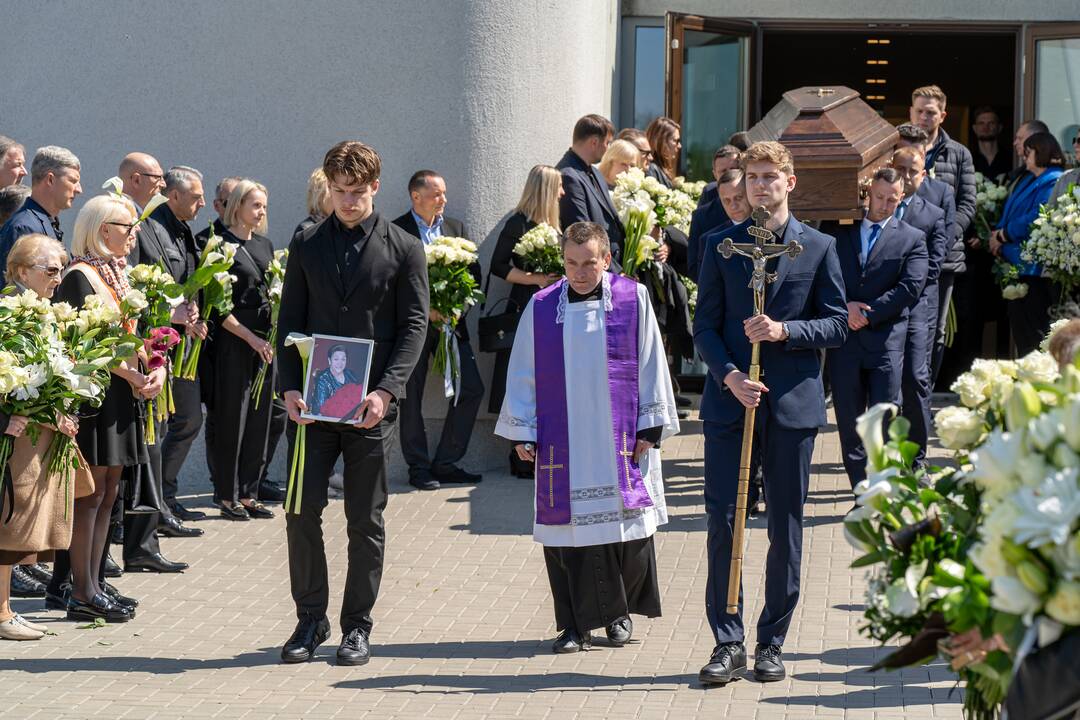 Amžinojo poilsio išlydima M. Sabonienė