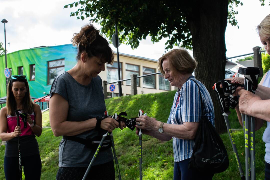 Naudinga: kiekvieną liepos antradienį viršutinėje Kauko laiptų aikštelėje vyksta šiaurietiško ėjimo treniruotės.