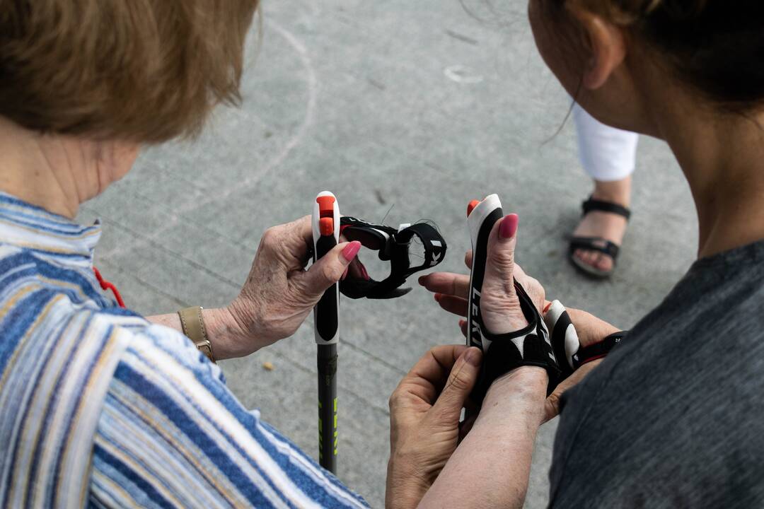 Naudinga: kiekvieną liepos antradienį viršutinėje Kauko laiptų aikštelėje vyksta šiaurietiško ėjimo treniruotės.
