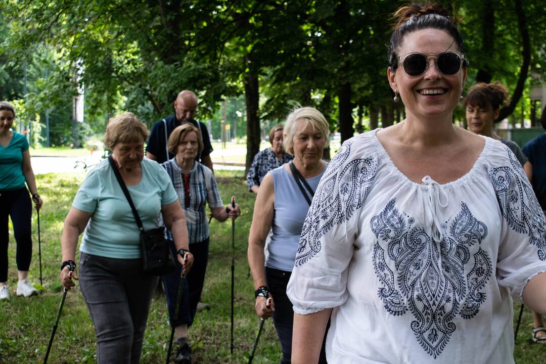 Naudinga: kiekvieną liepos antradienį viršutinėje Kauko laiptų aikštelėje vyksta šiaurietiško ėjimo treniruotės.