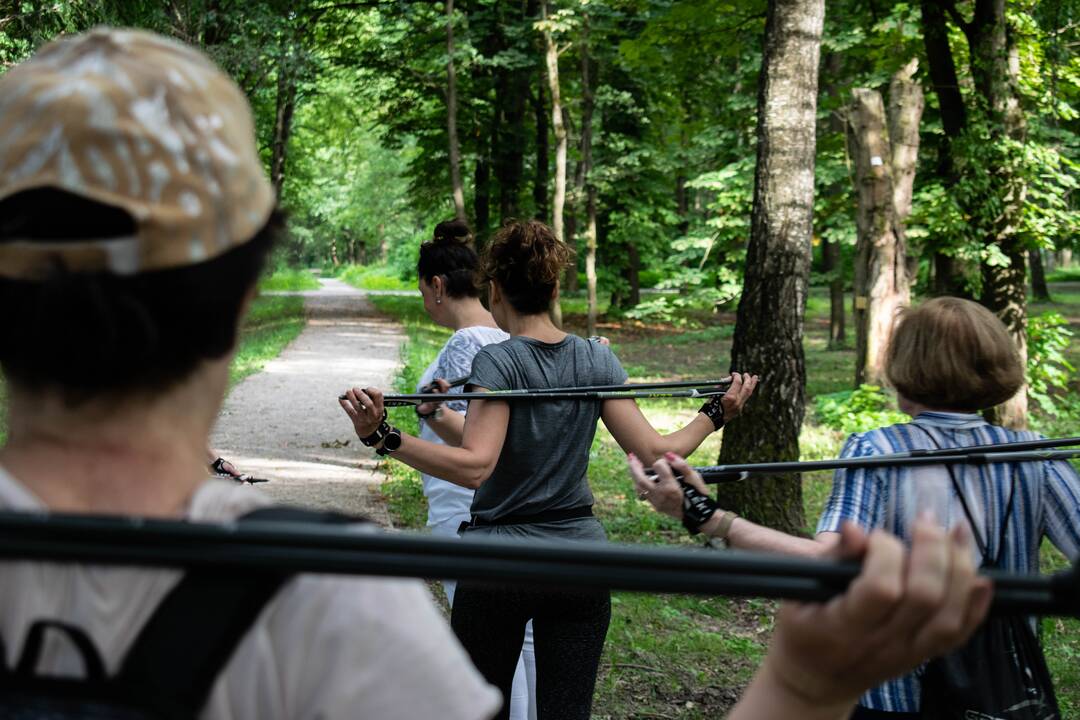 Naudinga: kiekvieną liepos antradienį viršutinėje Kauko laiptų aikštelėje vyksta šiaurietiško ėjimo treniruotės.