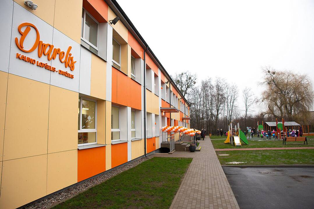 Kaune oficialiai atidarytas naujas vaikų darželis „Dvarelis“