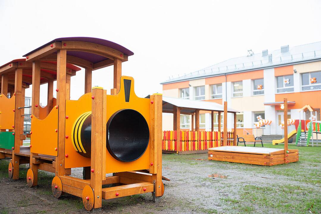 Kaune oficialiai atidarytas naujas vaikų darželis „Dvarelis“