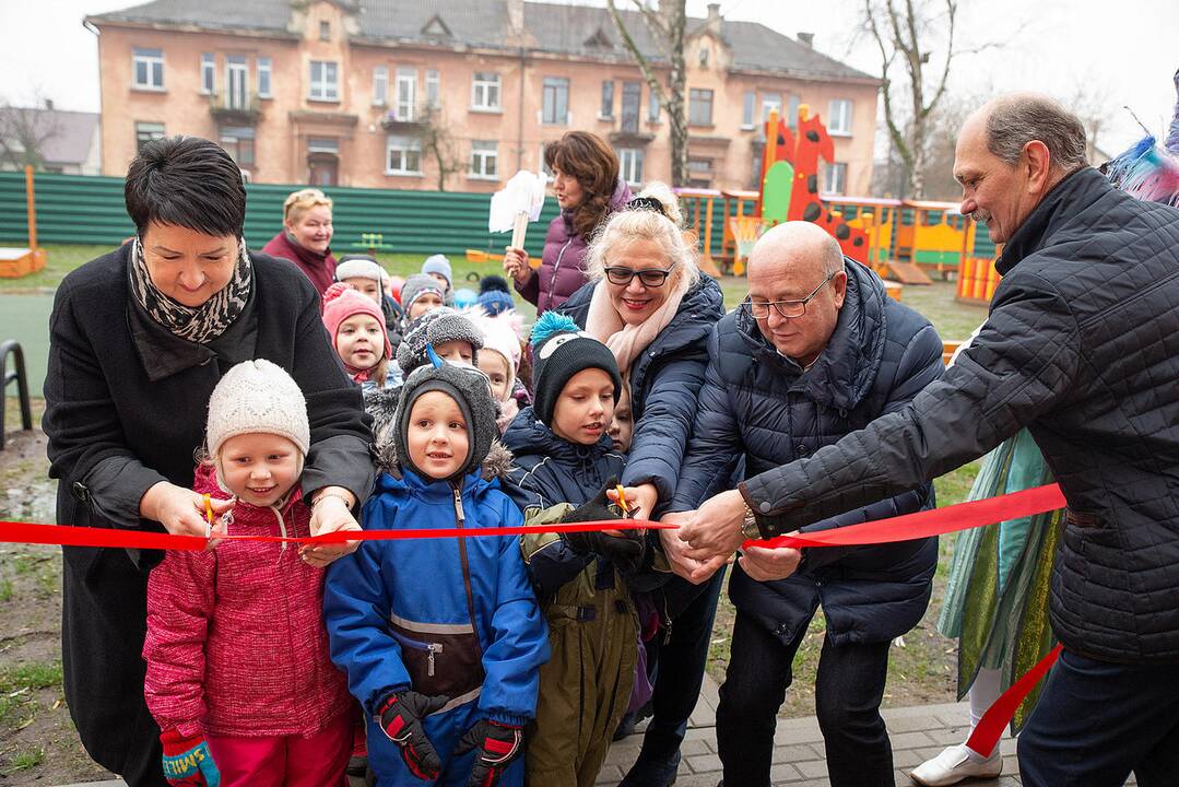 Kaune oficialiai atidarytas naujas vaikų darželis „Dvarelis“