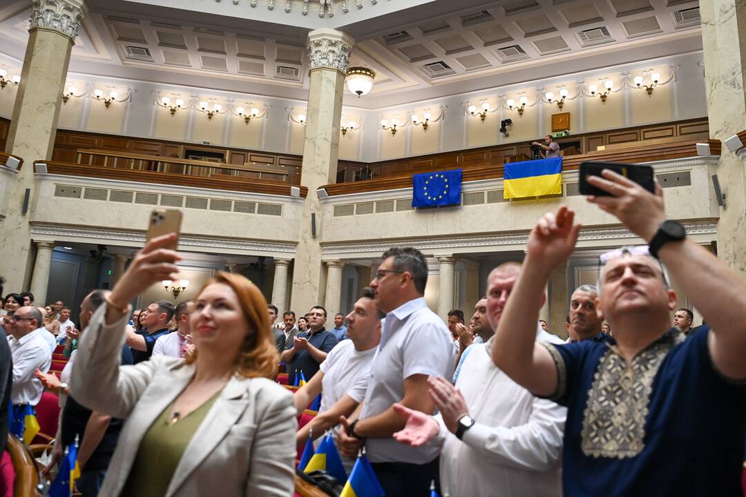 V. Zelenskiui įteiktas aukščiausias Lietuvos valstybės apdovanojimas