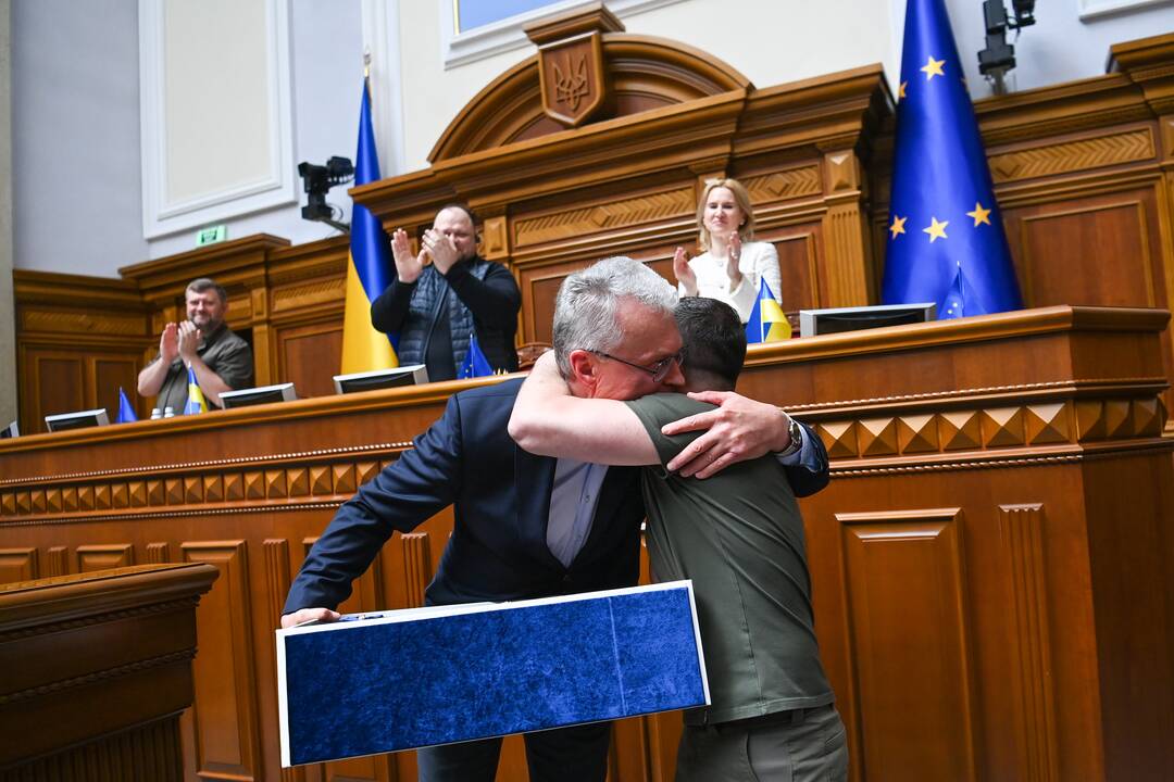V. Zelenskiui įteiktas aukščiausias Lietuvos valstybės apdovanojimas
