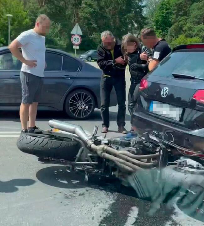 Per avariją Žirmūnuose nukentėjo 31-erių motociklo vairuotoja