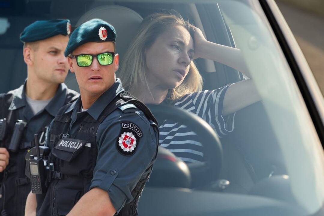 Girtos „Peugeot“ vairuotojos kelionė baigėsi po smūgio į BMW
