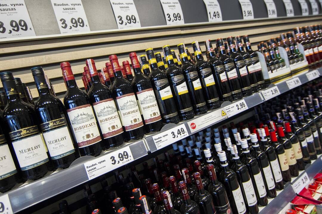Alkoholio pirkimas tik banko kortele – dar viena finansinė našta?