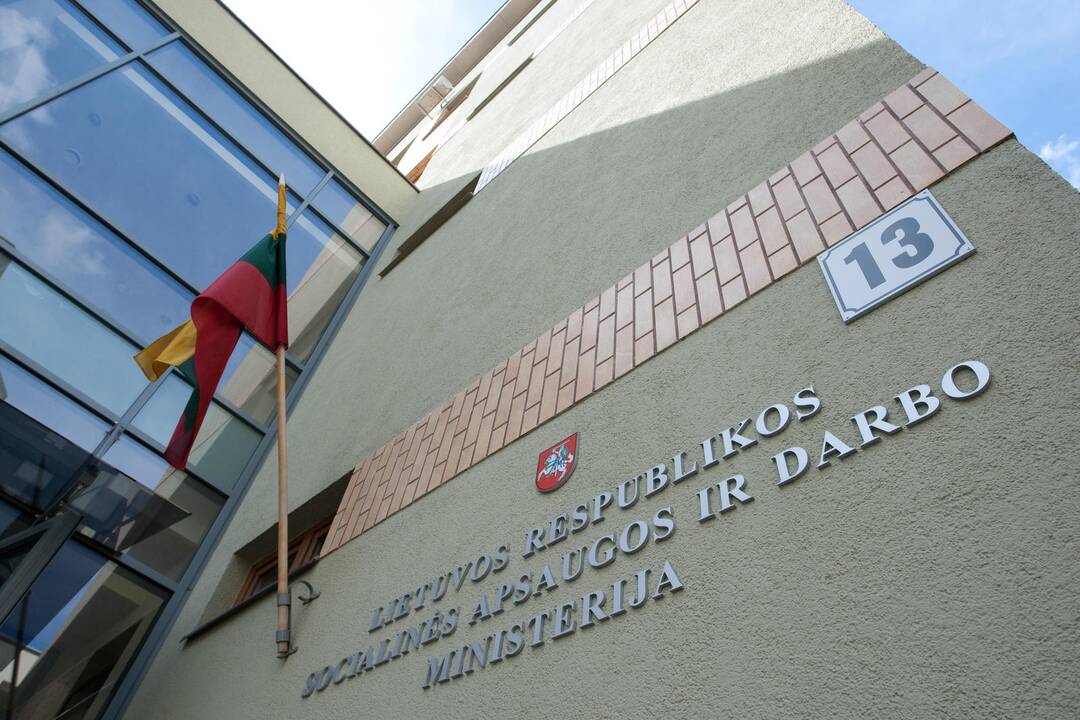 Interesus supainiojęs valdininkas perkeltas į kitas vadovaujančias pareigas