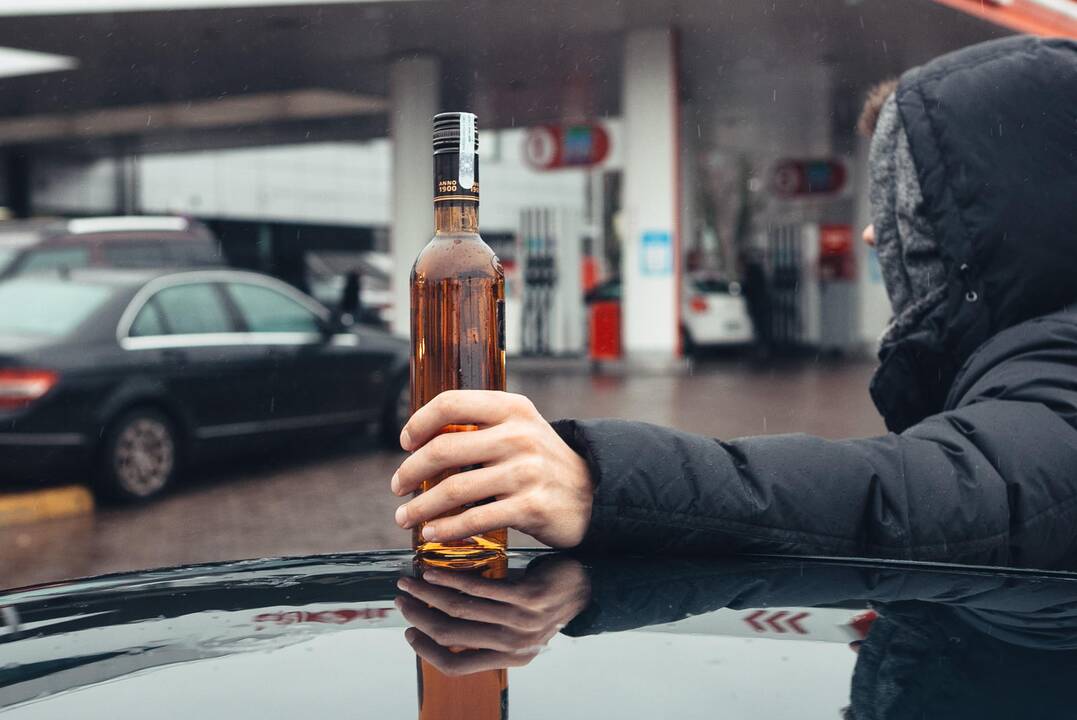 Įstatymas negalioja: degalinėje alkoholį pardavė po 22 val.