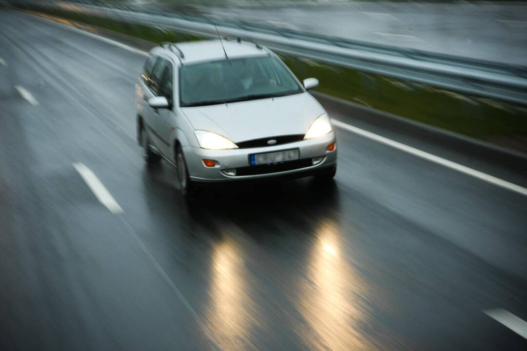 Alytuje partrenktas į gatvę išbėgęs mažametis