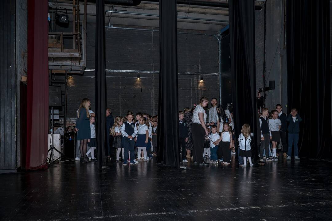 Finalas: Kauno mokykla-darželis „Šviesa“, kur itin puoselėjamas bendruomeniškumas, mokslo metus baigė tradicijas puoselėjančia švente.