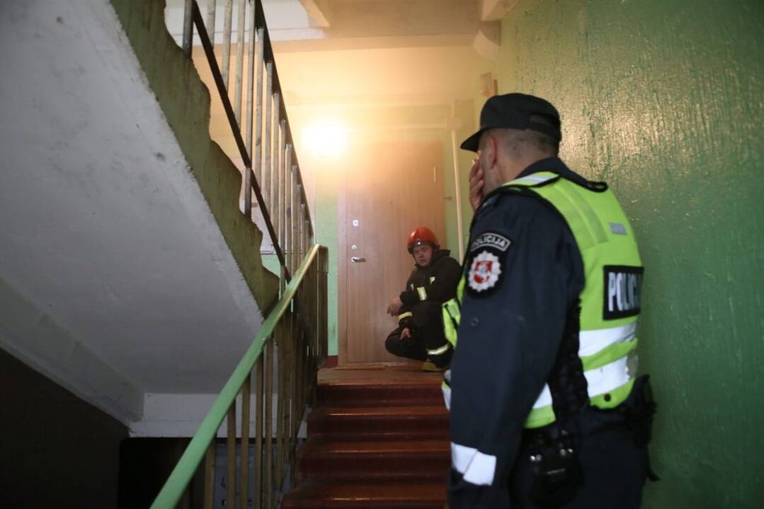 Jonavoje vyras grasino padegti duris