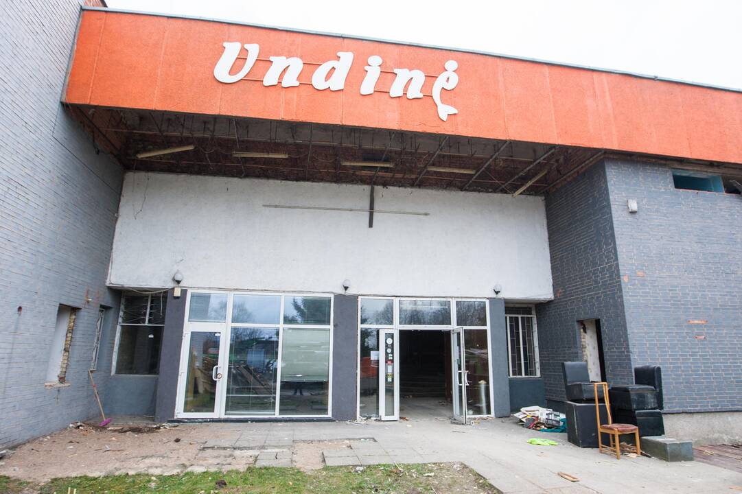 Pradėtas griauti legendinis laisvalaikio centras „Undinė“