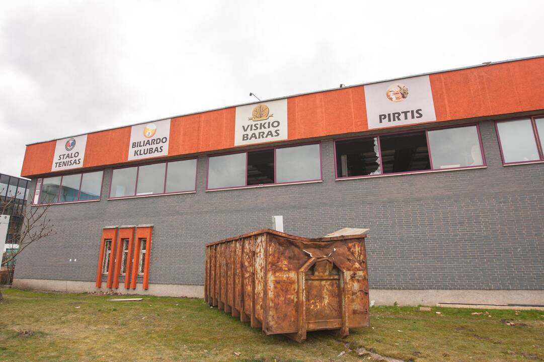 Pradėtas griauti legendinis laisvalaikio centras „Undinė“