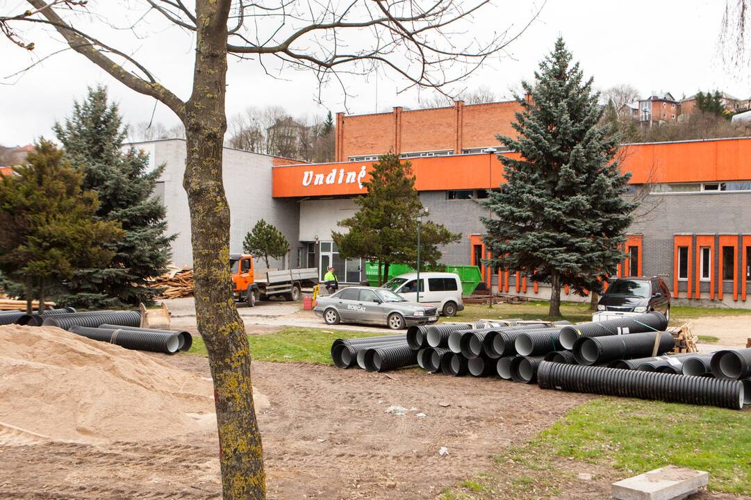 Pradėtas griauti legendinis laisvalaikio centras „Undinė“