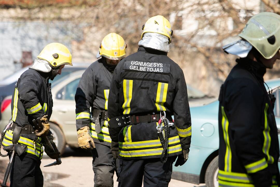 Įkaušusi šilainiškė į savo užstalę pakvietė ir specialiąsias tarnybas: jau šeštą kartą per metus
