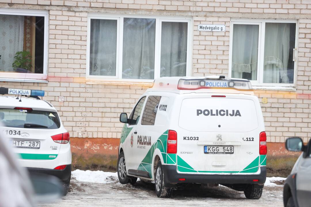 Kaune, daugiabučio kieme, sprogo „VW Golf“