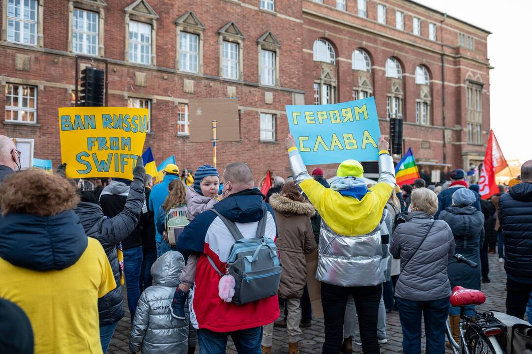 „Rusija, lauk!“ – pasaulyje vyksta solidarumo su Ukraina protestai