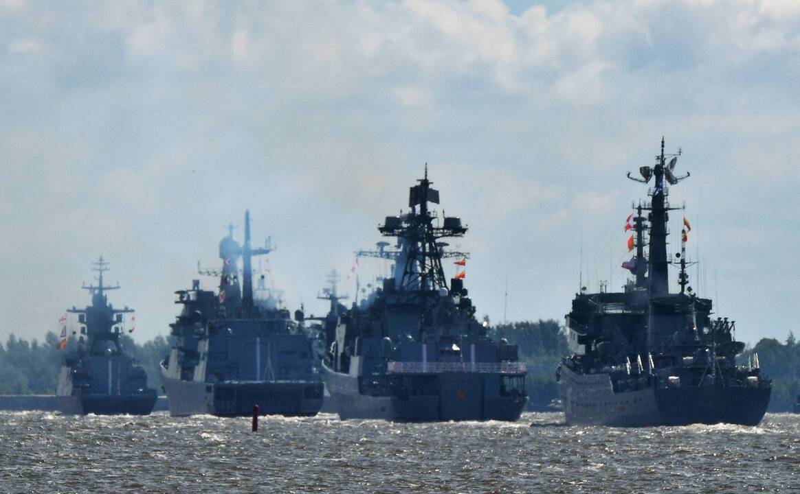Rusija: karinis laivynas Juodojoje jūroje surengė kovinio šaudymo pratybas
