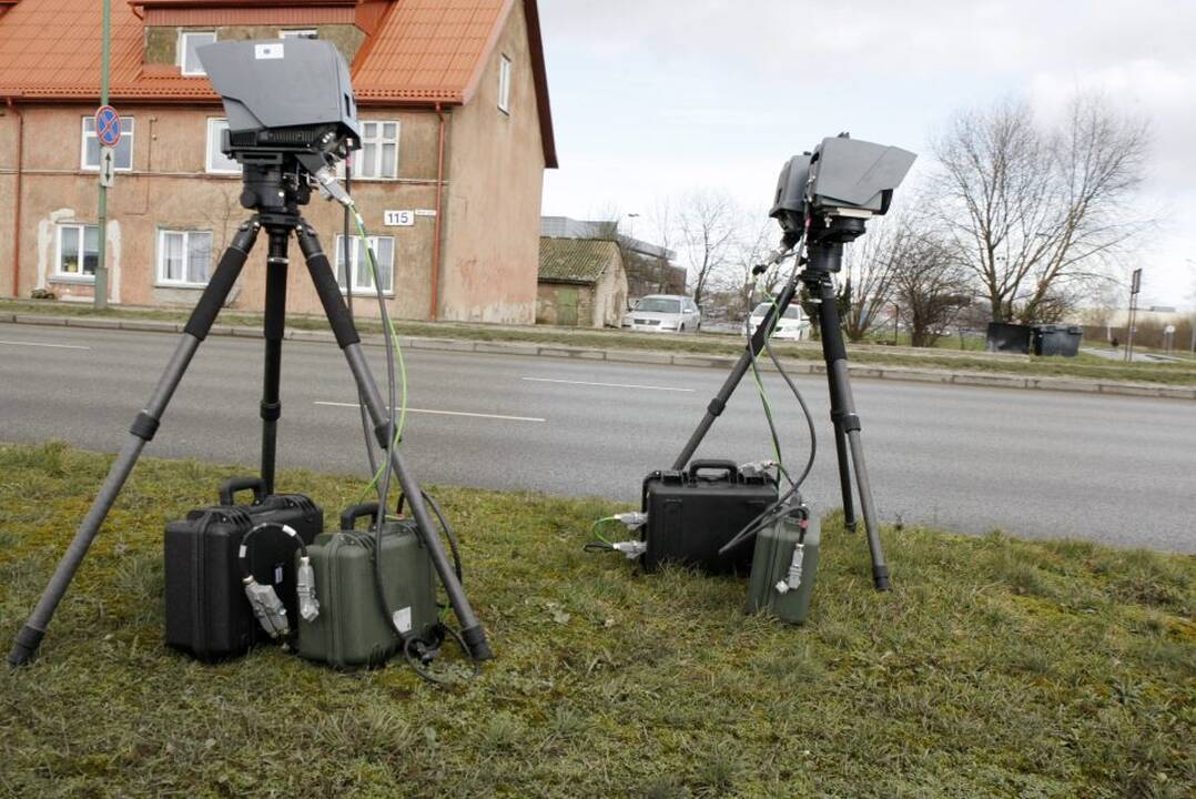 Magistralėje greičio mėgėjas įkliuvo į trikojo spąstus: dabar teks sumokėti baudą