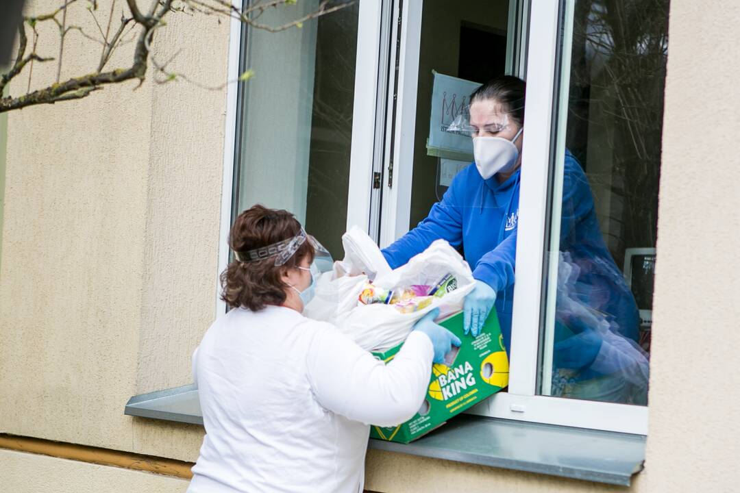 Premjerė su NVO atstovais tarėsi, kaip organizuoti pagalbos teikimą per pandemiją