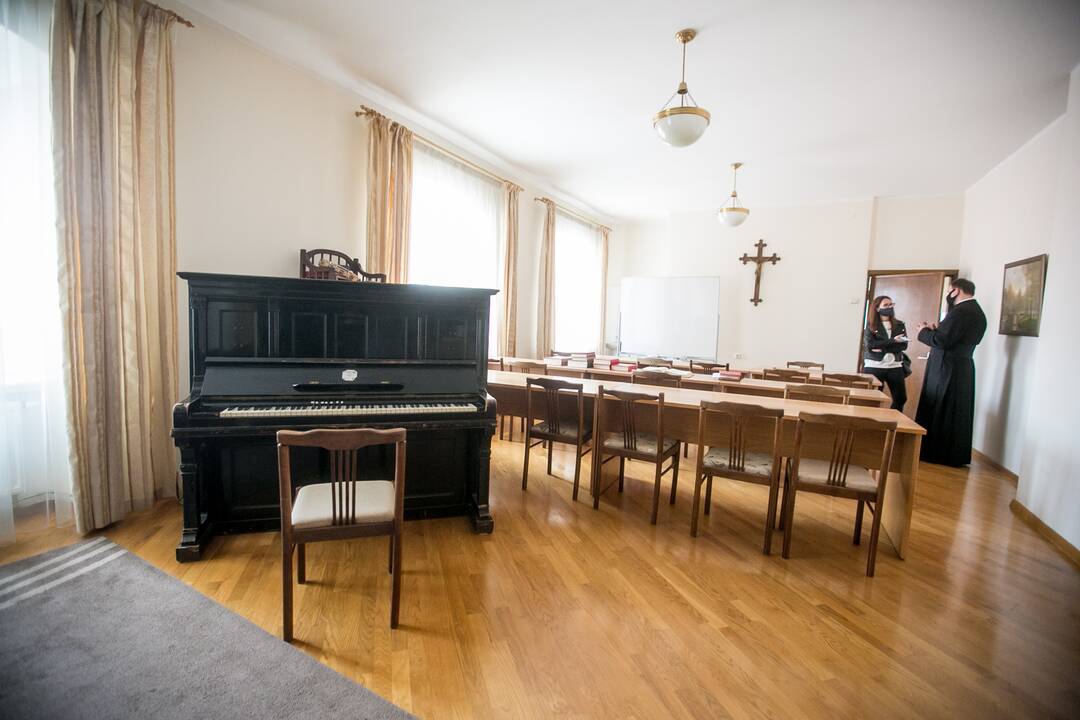 Laukia: nors prie pokyčių klierikai prisitaikė greit, kunigas R.Norkus nekantriai laukia, kada šalis išsivaduos iš karantino gniaužtų.