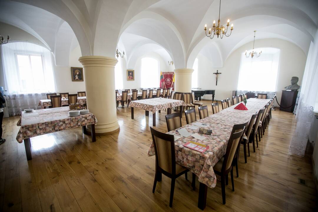 Laukia: nors prie pokyčių klierikai prisitaikė greit, kunigas R.Norkus nekantriai laukia, kada šalis išsivaduos iš karantino gniaužtų.