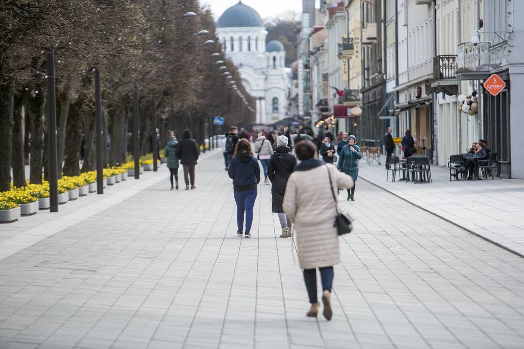 Nuomonės: vieni kauniečiai nuo karantino labai pavargo, kiti įžvelgė ir pranašumų.