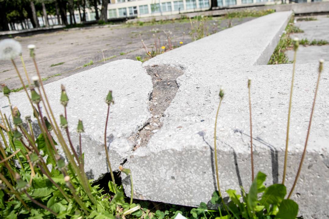 Neveikia: Taikos prospekte esančio fontano dalis kauniečių nė neprisimena, nes jis jau seniai apleistas.