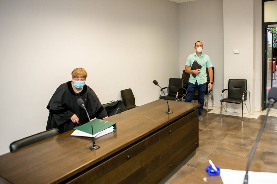Chameleonas: R.Tamošaičio, teigusio, kad pripažįsta savo kaltę ir nuoširdžiai gailisi, parodymai teisme kėlė prieštaringų minčių.