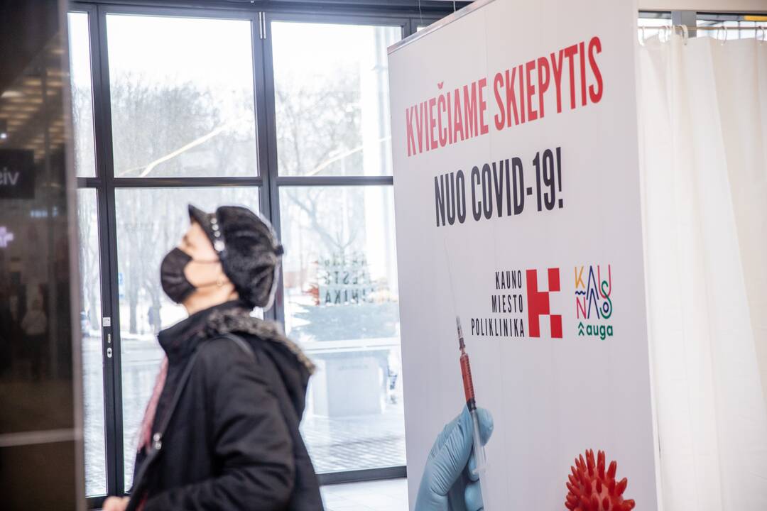 Vieta: nuo sausio 21 d. penktadieniais ir šeštadieniais Kauno „Akropolyje“, prie Griunvaldo įeigos, nuo COVID-19 bus galima pasiskiepyti be išankstinės registracijos.