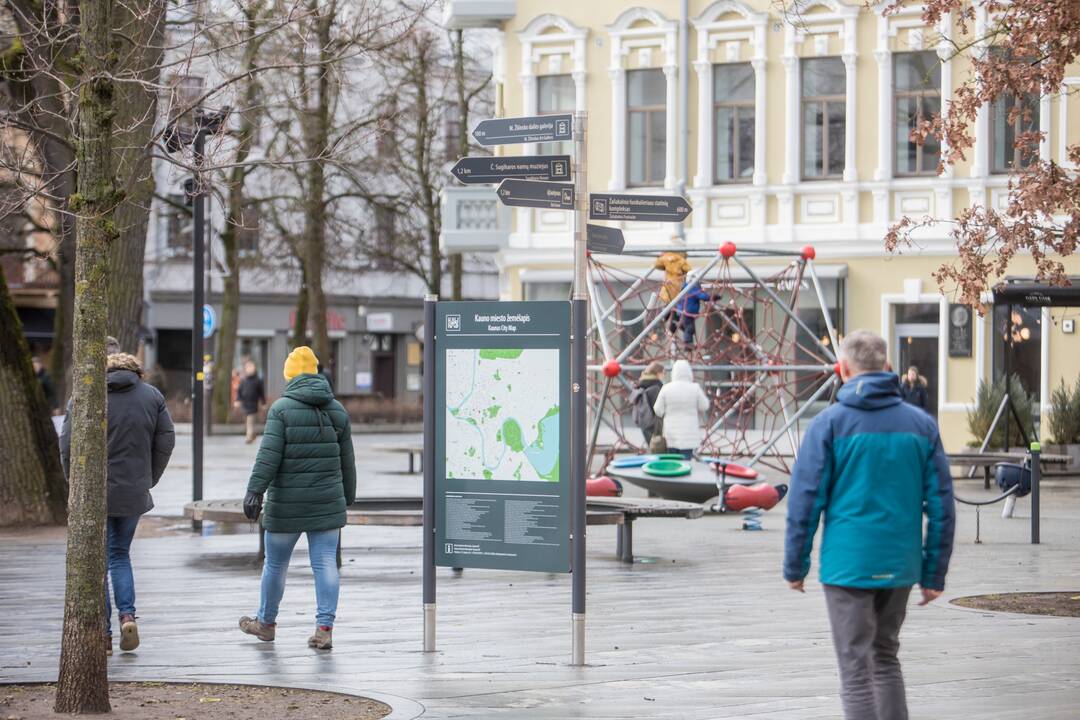 Dizainas: tiek Kaune, tiek rajone lankytojus pasitinka vienodo tipo stendai ir informacinės rodyklės.