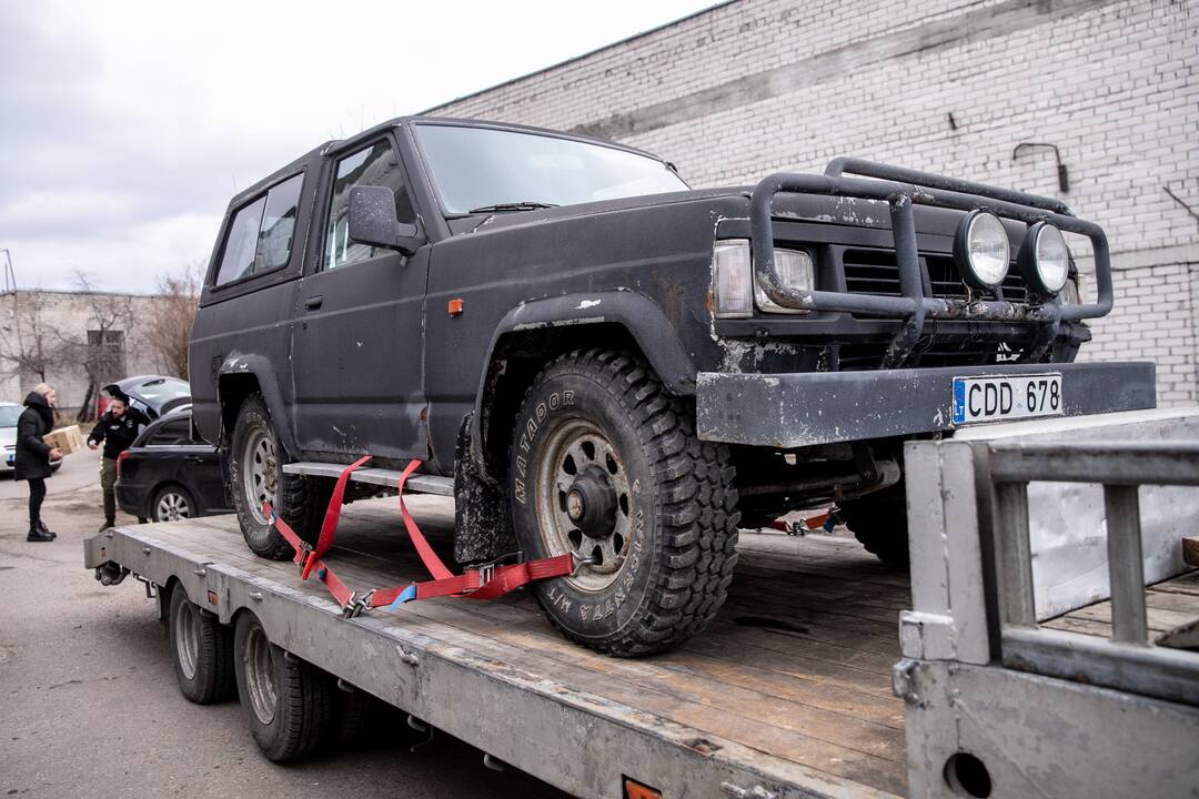 Kelionė: keturiolikos automobilių kolonoje yra ekipažas, liksiantis padėti Ukrainos kovotojams.