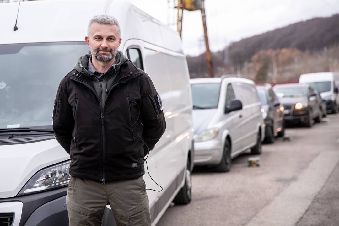Kelionė: keturiolikos automobilių kolonoje yra ekipažas, liksiantis padėti Ukrainos kovotojams.